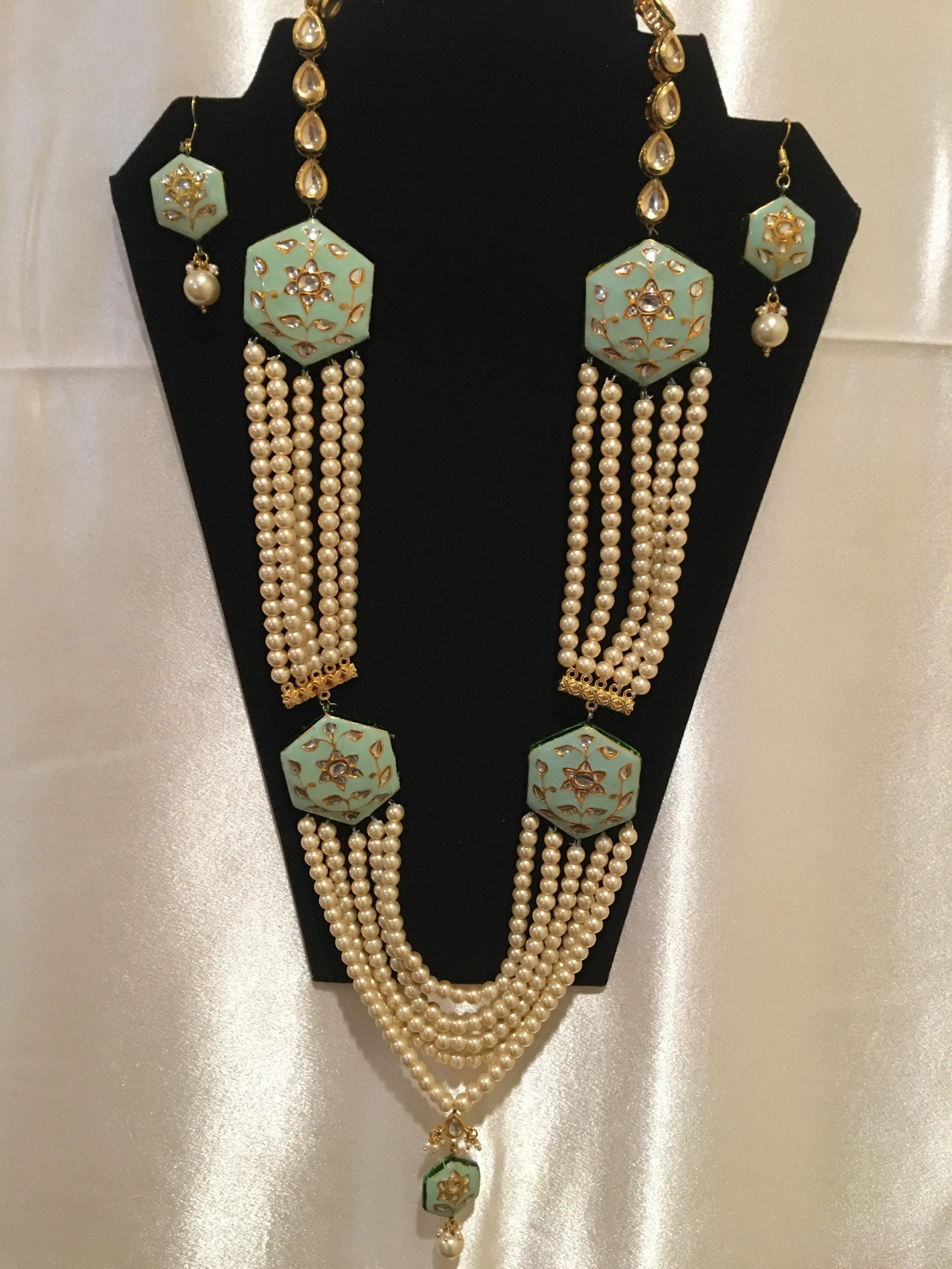 Beautiful Kundan Pearl Necklace And Earring Set