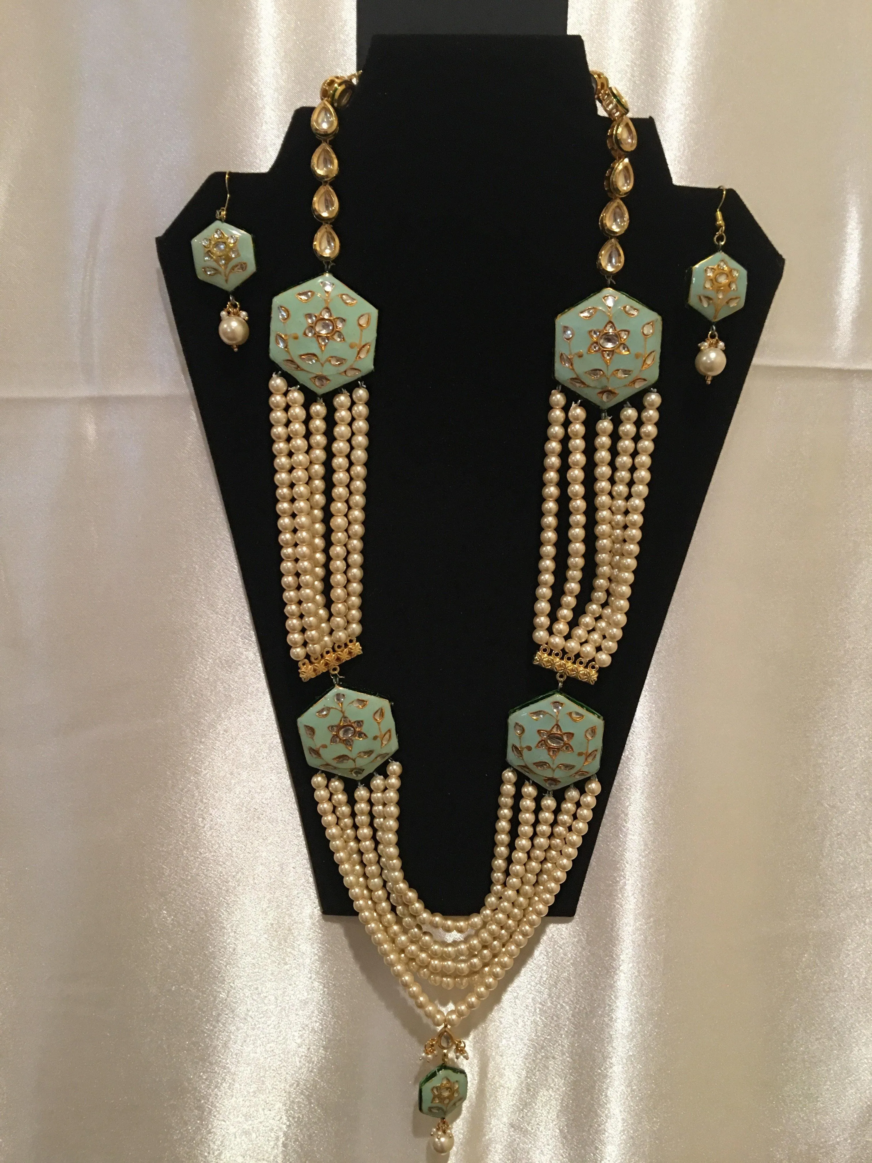 Beautiful Kundan Pearl Necklace And Earring Set