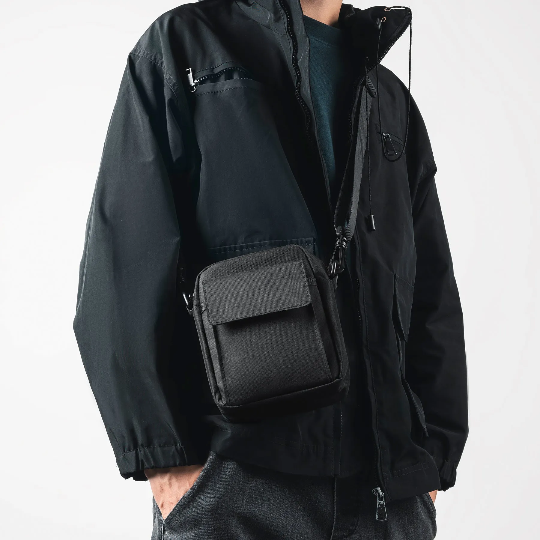 DB100-Versatile Outdoor Shoulder Bag