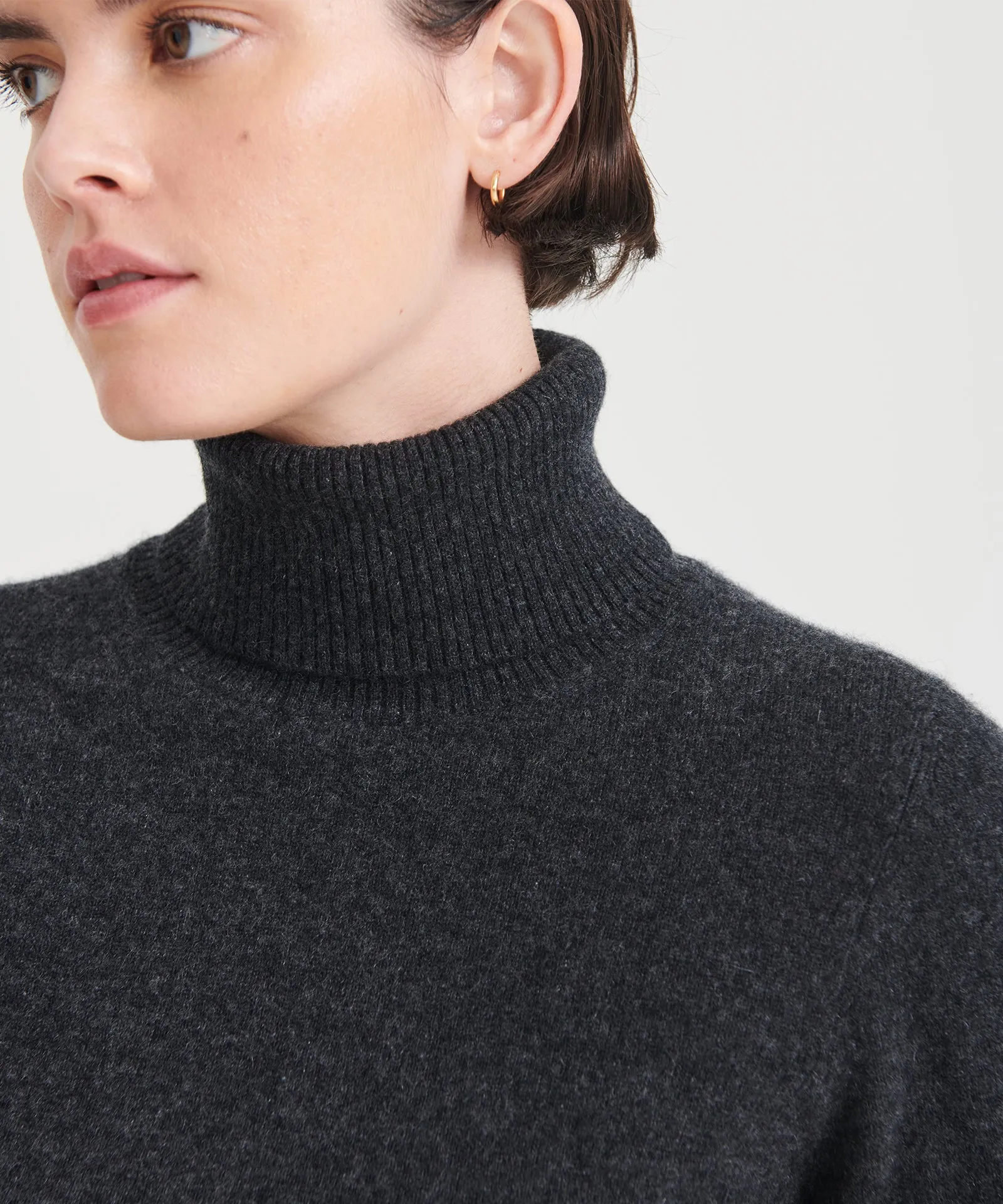 Signature Cashmere Classic Turtleneck